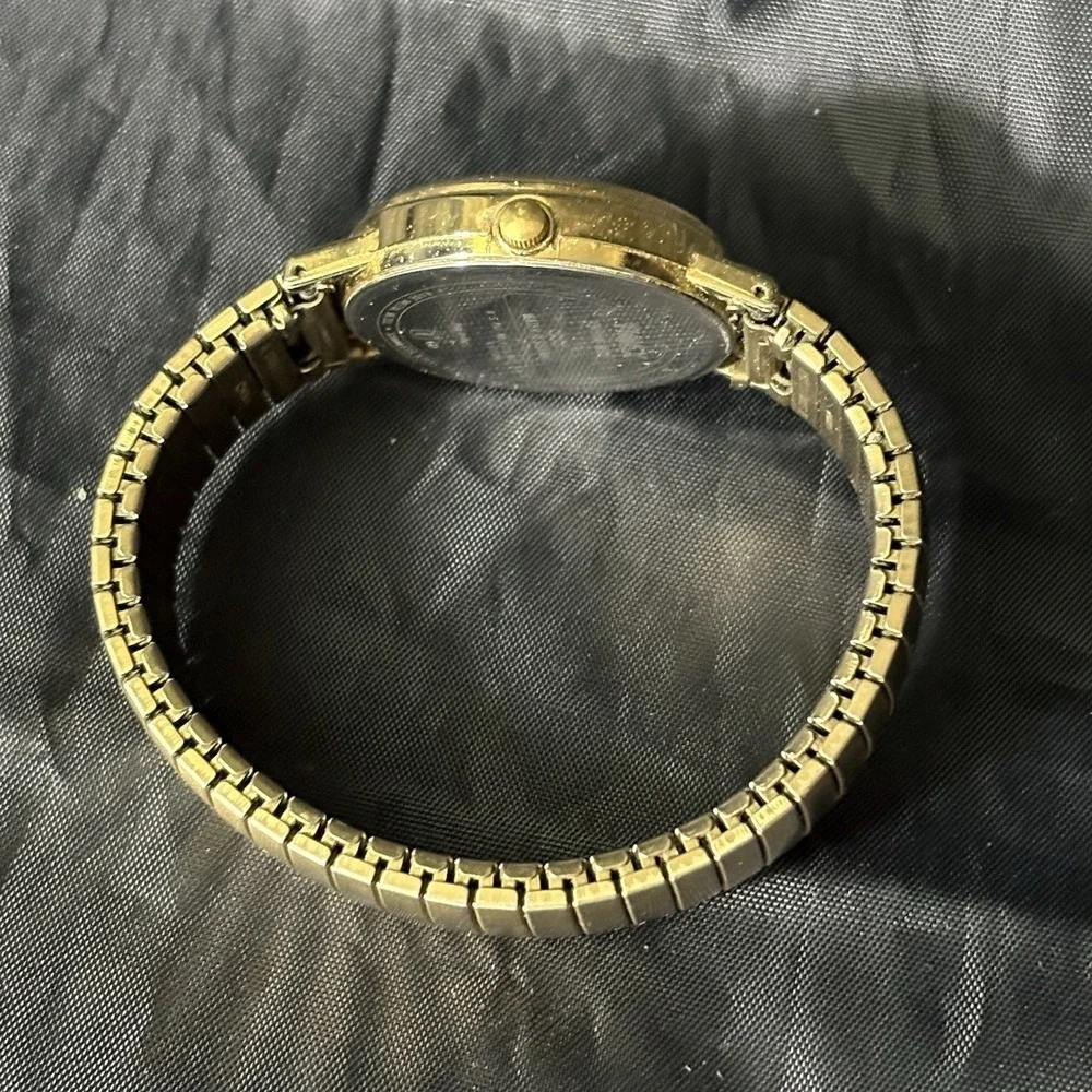Vintage 1990s Timex Indiglo Quartz Men's Watch With Date Stretch Band Running